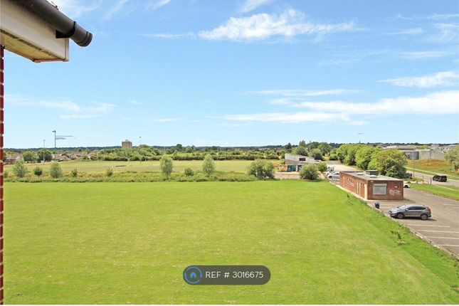 Flat, Richmond House Twickenham Close, Swindon photo 3