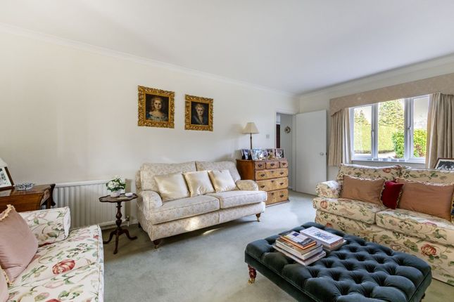 White Oaks, Morella Close, Virginia Water photo 5