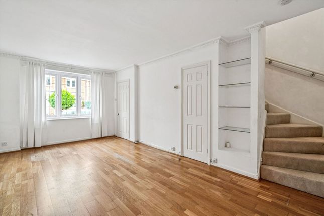 15, Rosslyn Park, Weybridge photo 2