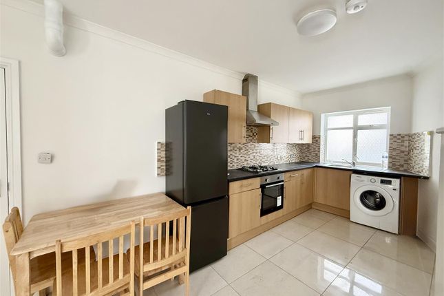 A, 14, Raynor Close, Southall photo 4