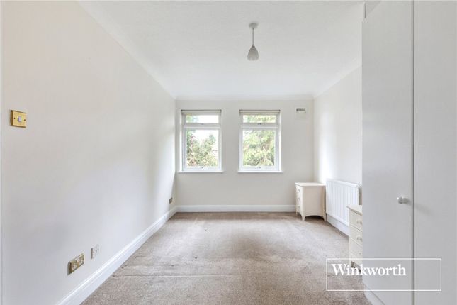 Flat to rent in Holden Road, London