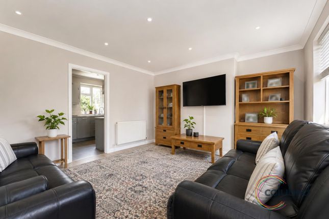 56, Moore Avenue, Grays photo 4