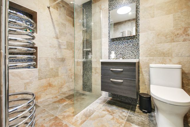 8, Stuart Way, East Grinstead photo 4