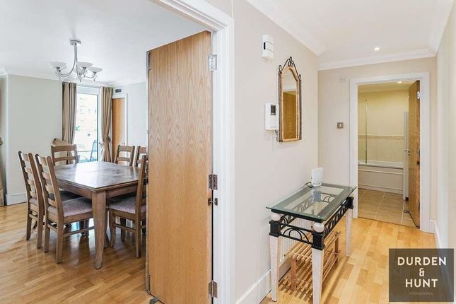 Flat 2, Dunbar Wharf 108-124 Narrow Street, London photo 4