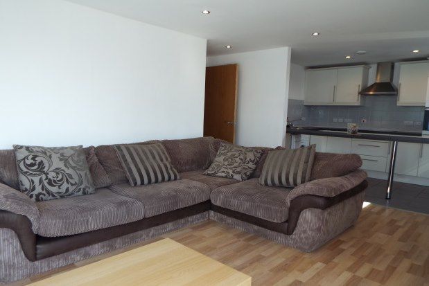 3 bed flat to rent in Golate Street, Cardiff CF10