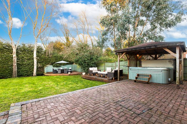 24, Hollies Way, Leicester photo 4