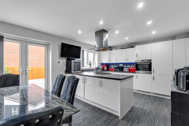 10, Kestrel Road, Wotton-Under-Edge photo 2
