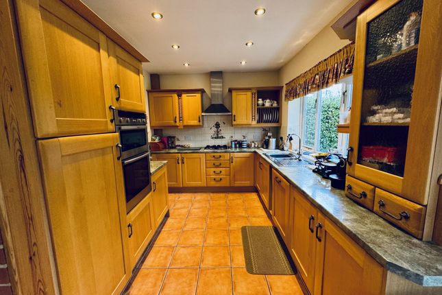 Bungalow for sale in West Green Common, Hartley Wintney, Hook