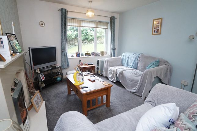 8, Nialls Court, Bradford photo 2