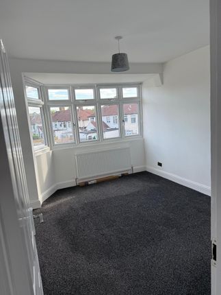 Fernside Avenue, Hanworth Feltham photo 3