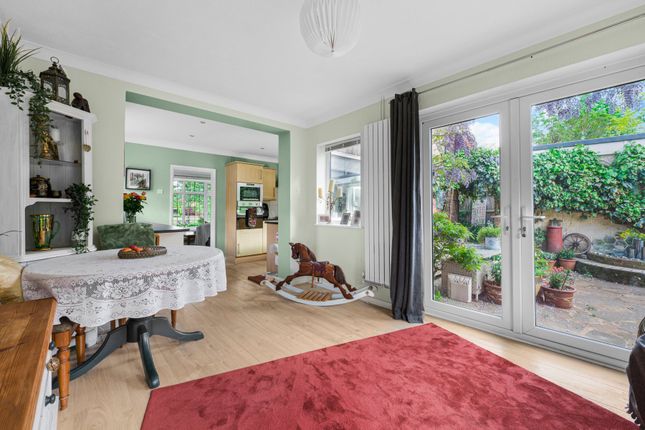19, Burnet Avenue, Guildford photo 4