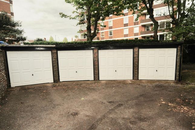 Parking/garage to rent in Belmont, Brighton