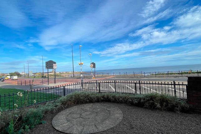Flat to rent in Grand Parade, Tynemouth, North Shields