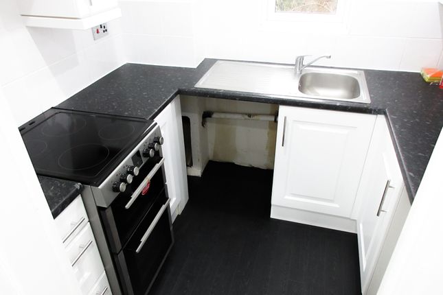 79, Sandon Close, Rochford photo 3