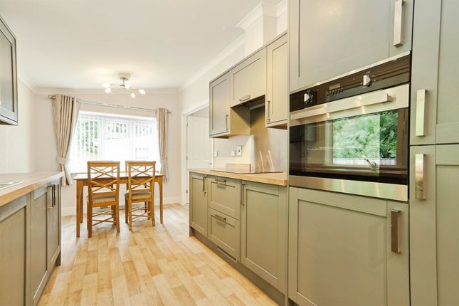 Bank View, 76, Goit Stock Lane, Bingley photo 4