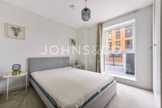 Flat 70 Tabbard Apartments, East Acton Lane, London photo 4
