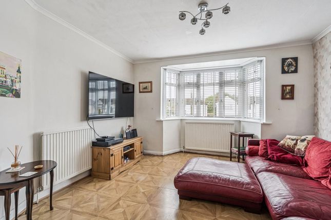 56 Mill Way, Bushey photo 4