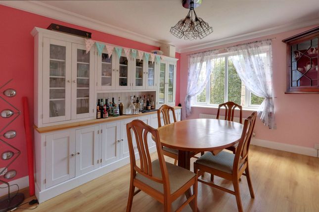 5 Oaks Lane, Croydon photo 4