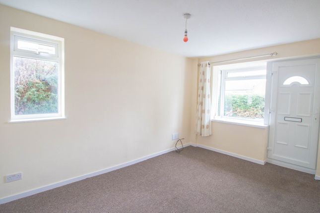 40 Hatton Close, Bradford photo 2