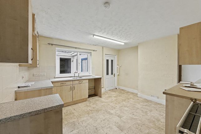 19, Sandhill, Swindon photo 4