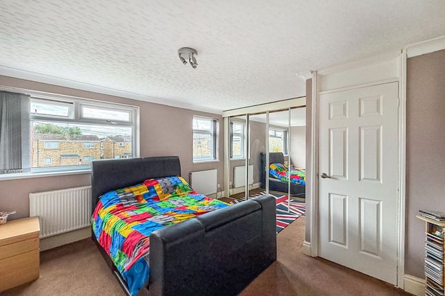 50, Staines Close, Hull photo 4