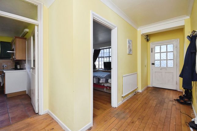 1, Leicester Court, Witham photo 2