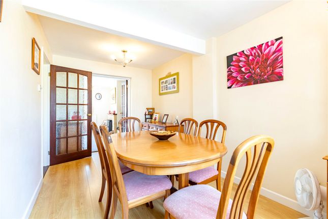 32, Rose Way, Gloucestershire photo 4