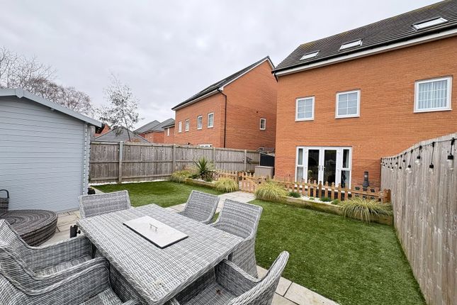 24, Thorn Tree Drive, Thornton photo 4