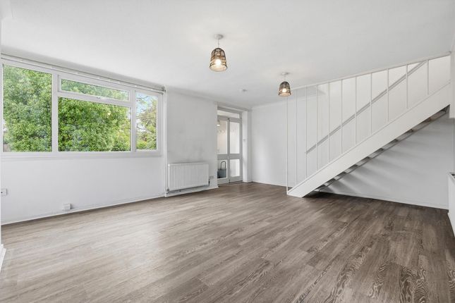 15 Edward Fitzgerald Court, Woodbridge photo 3
