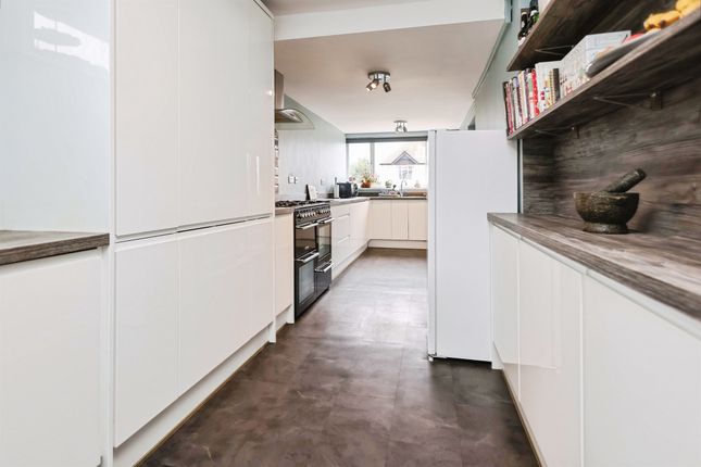 8, Acres Road, Brierley Hill photo 4