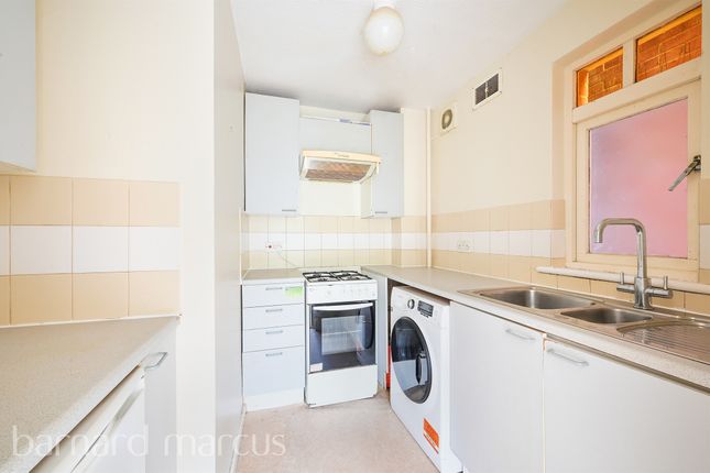 Flat 4, Vanfame Court, Dukes Avenue, NEW MALDEN photo 3