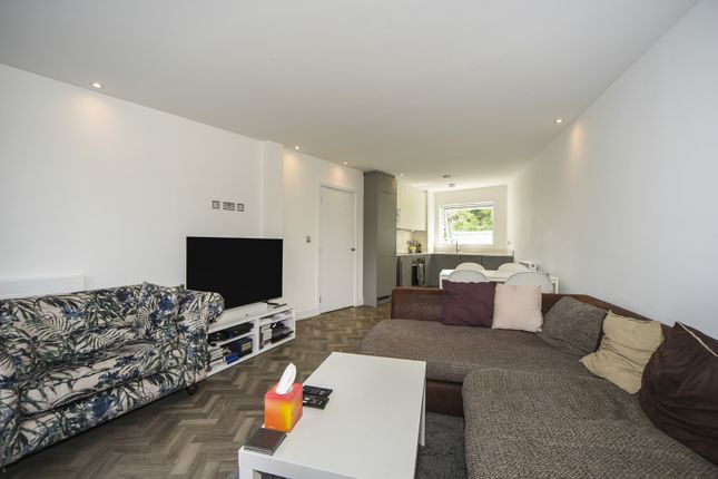 Apartment 6, Cardinal House, 27, Station Square, Orpington photo 4