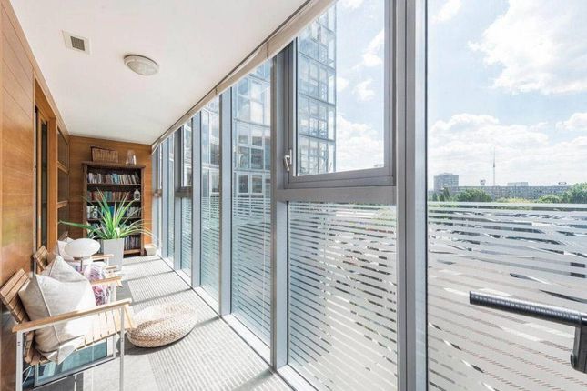 Thumbnail Flat for sale in Falcon Wharf, Battersea, London