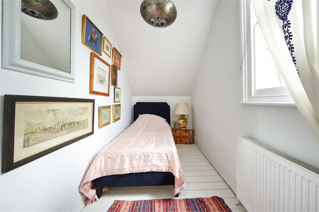 Detached house to rent in Thornton Avenue, London