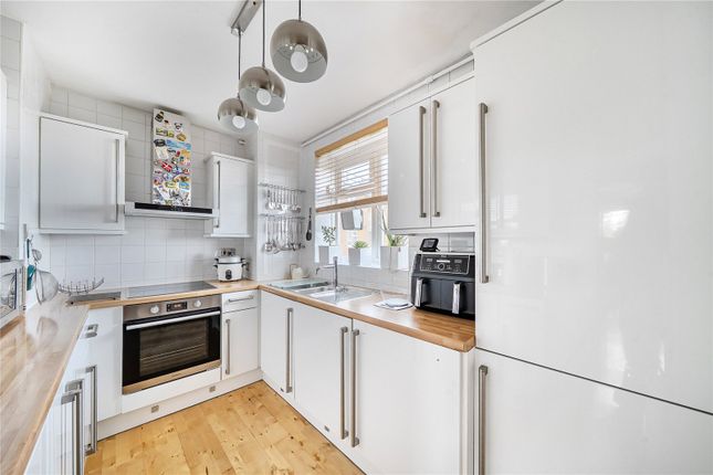 Flat 35, Tynwald House,, Sydenham Hill, London photo 3