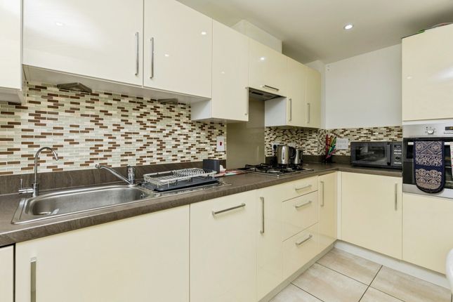 7, Witney Road, West Sussex photo 3