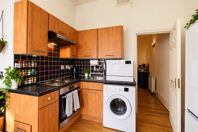 Ground floor flat, 2a Oak Crescent, London photo 3