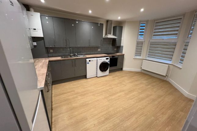 Thumbnail Flat to rent in Victoria Road, Swindon