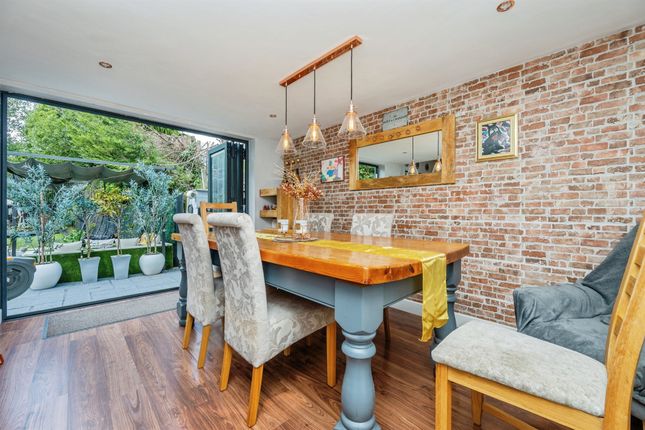 2, Brook Crescent, STOURBRIDGE photo 4