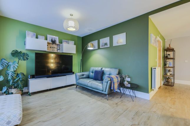 7, West Wood View, Bradford photo 4