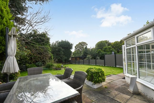 82 Roe Green, Manchester photo 4