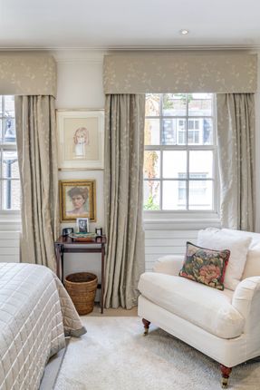 Town house for sale in Little Chester Street, London