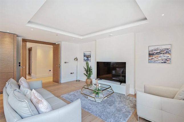 Flat to rent in Strand, London