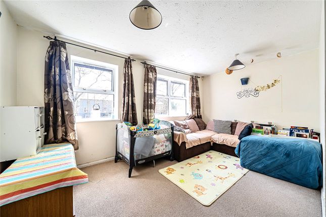 10, Prestwick Court, Reading photo 2