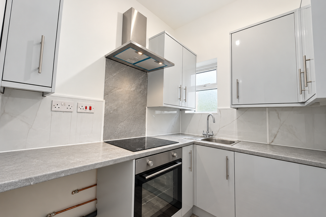 Oakwood Avenue, Southall photo 5