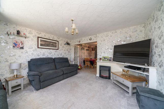 27, Polehanger Lane, Hemel Hempstead photo 3