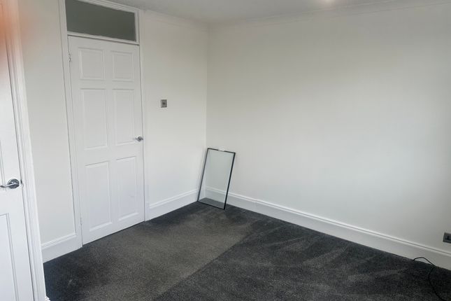 17, telford way photo 4