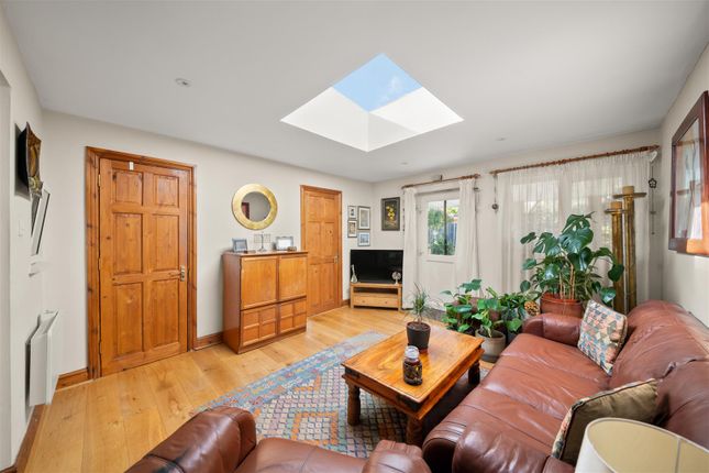 17, Marvell Avenue, Hayes photo 4
