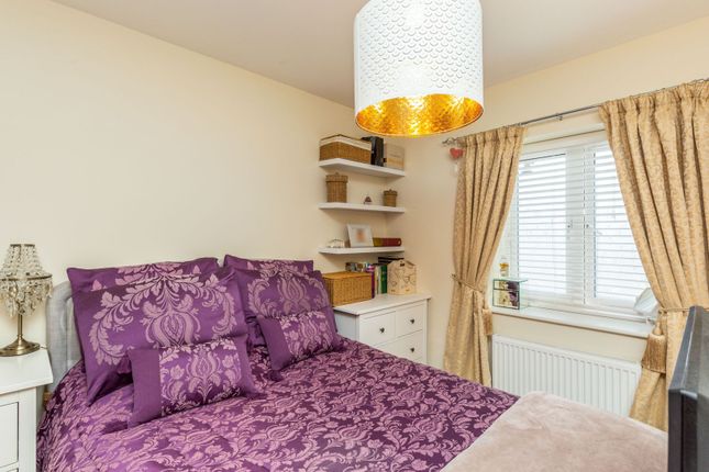Flat for sale in Hedges Way, Aylesbury