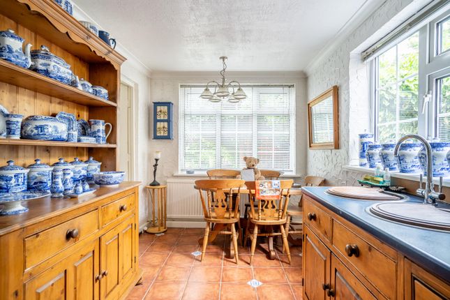 2, Whenby Grove, York photo 4
